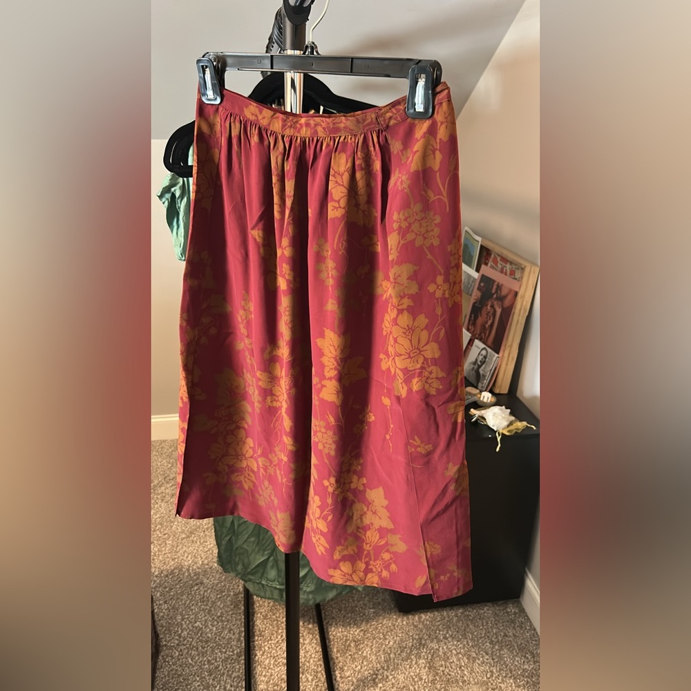 Calvin Klein Vintage 100% silk skirt